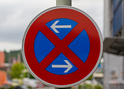 Bei Bedarf organisieren wir für Ihren Umzug die komplette Einrichtung einer Halteverbotszone Halteverbot